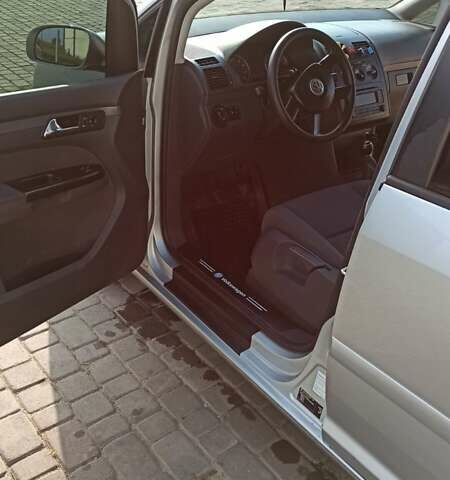 Серый Фольксваген Туран, объемом двигателя 1.6 л и пробегом 260 тыс. км за 5500 $, фото 4 на Automoto.ua