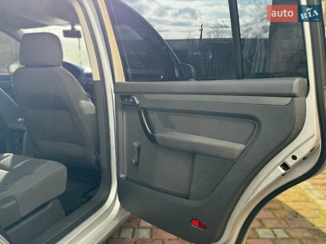 Серый Фольксваген Туран, объемом двигателя 1.9 л и пробегом 205 тыс. км за 5600 $, фото 22 на Automoto.ua