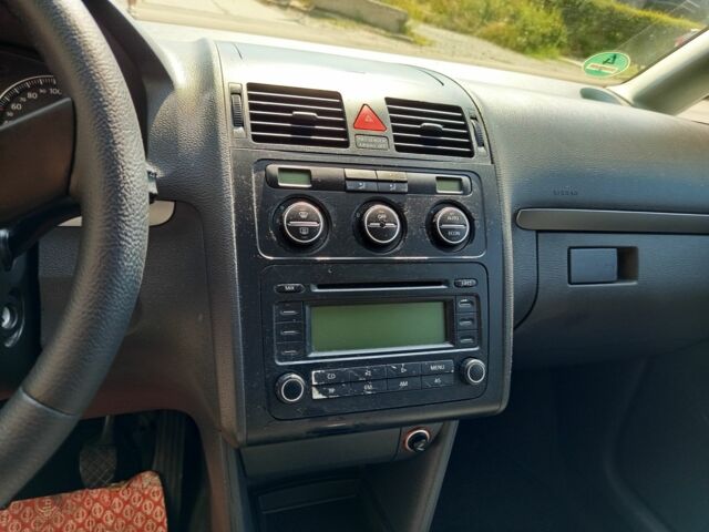 Сірий Фольксваген Туран, об'ємом двигуна 1.6 л та пробігом 230 тис. км за 5500 $, фото 5 на Automoto.ua