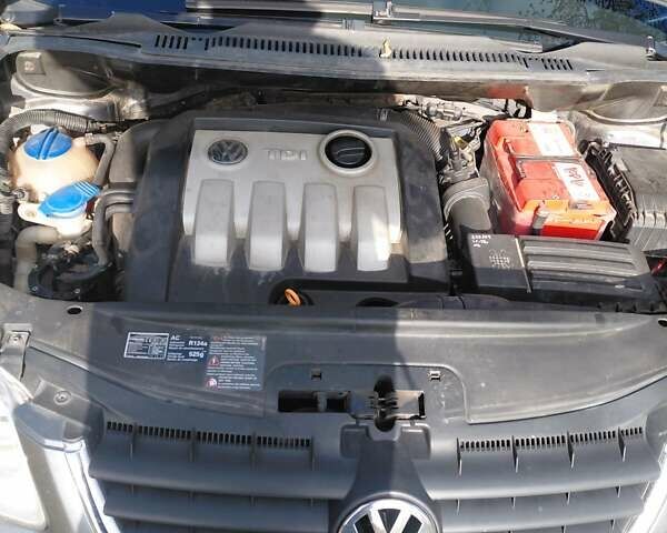 Серый Фольксваген Туран, объемом двигателя 1.9 л и пробегом 224 тыс. км за 6100 $, фото 15 на Automoto.ua