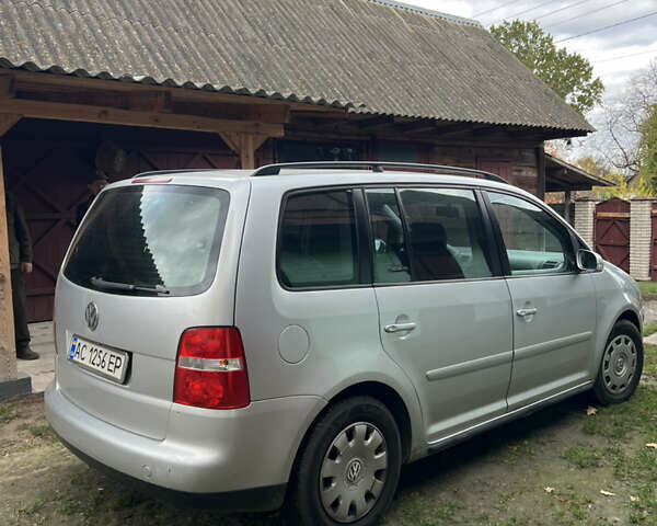 Серый Фольксваген Туран, объемом двигателя 1.9 л и пробегом 306 тыс. км за 5800 $, фото 3 на Automoto.ua