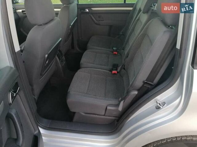 Серый Фольксваген Туран, объемом двигателя 1.6 л и пробегом 252 тыс. км за 5700 $, фото 21 на Automoto.ua