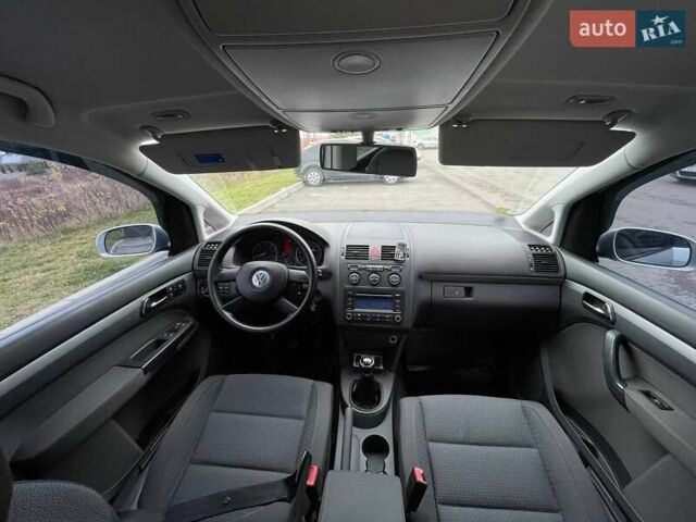 Серый Фольксваген Туран, объемом двигателя 2 л и пробегом 296 тыс. км за 4999 $, фото 36 на Automoto.ua