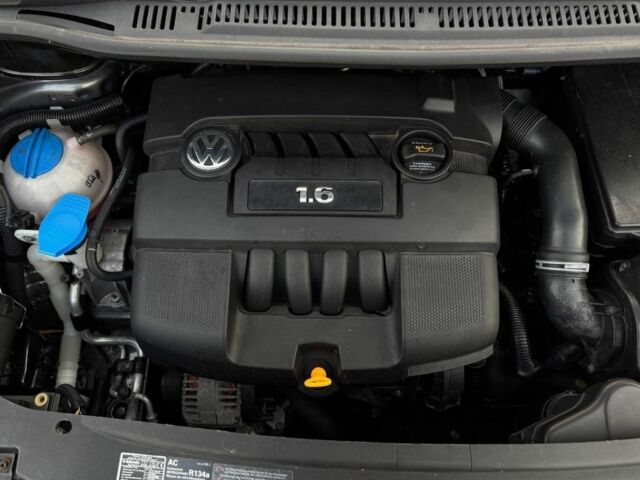 Серый Фольксваген Туран, объемом двигателя 1.6 л и пробегом 223 тыс. км за 6300 $, фото 18 на Automoto.ua