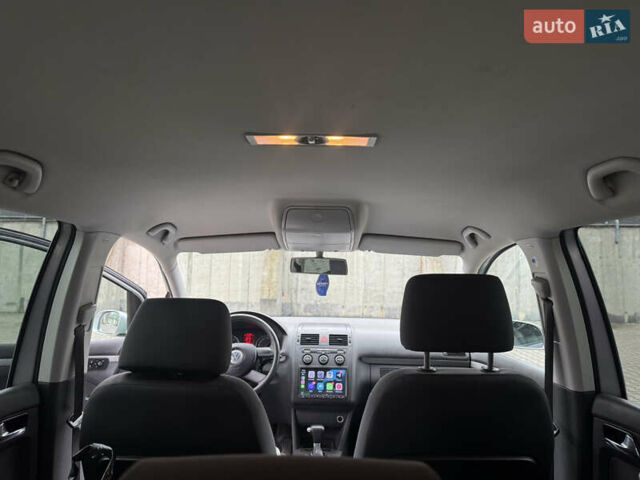 Сірий Фольксваген Туран, об'ємом двигуна 1.6 л та пробігом 262 тис. км за 5500 $, фото 24 на Automoto.ua