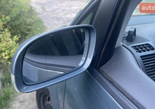 Серый Фольксваген Туран, объемом двигателя 1.9 л и пробегом 295 тыс. км за 5700 $, фото 5 на Automoto.ua