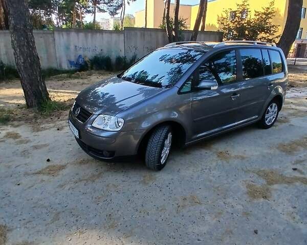 Сірий Фольксваген Туран, об'ємом двигуна 1.6 л та пробігом 235 тис. км за 5900 $, фото 5 на Automoto.ua