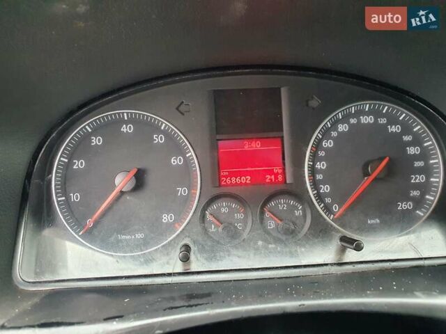 Сірий Фольксваген Туран, об'ємом двигуна 1.6 л та пробігом 270 тис. км за 4700 $, фото 1 на Automoto.ua