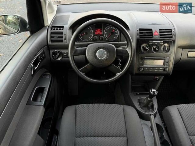 Серый Фольксваген Туран, объемом двигателя 1.6 л и пробегом 223 тыс. км за 6300 $, фото 13 на Automoto.ua