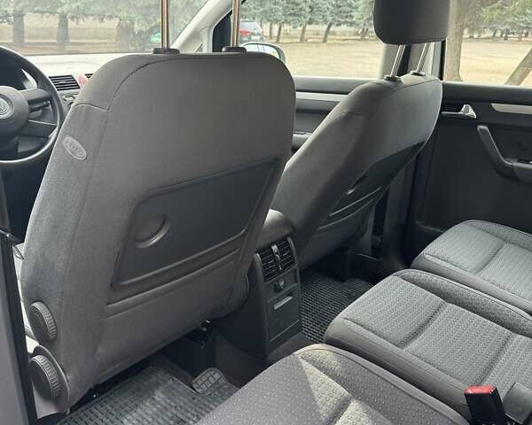 Серый Фольксваген Туран, объемом двигателя 1.6 л и пробегом 181 тыс. км за 5900 $, фото 10 на Automoto.ua