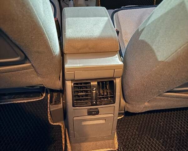 Серый Фольксваген Туран, объемом двигателя 2 л и пробегом 214 тыс. км за 6600 $, фото 32 на Automoto.ua