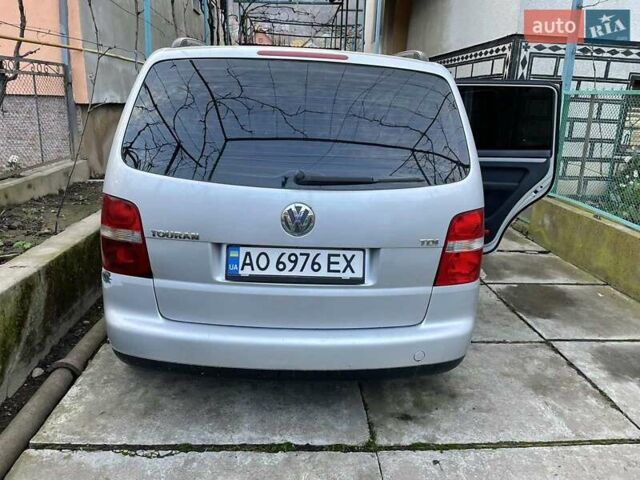 Серый Фольксваген Туран, объемом двигателя 1.9 л и пробегом 256 тыс. км за 6100 $, фото 3 на Automoto.ua