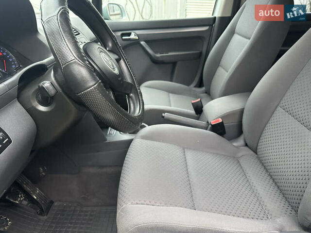 Серый Фольксваген Туран, объемом двигателя 1.6 л и пробегом 151 тыс. км за 4999 $, фото 6 на Automoto.ua