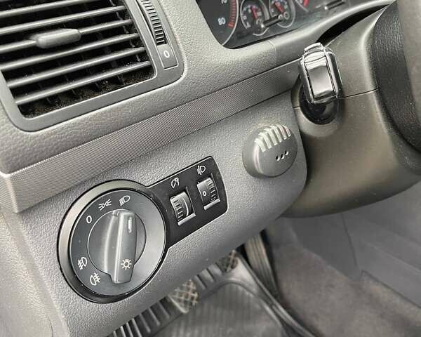 Серый Фольксваген Туран, объемом двигателя 2 л и пробегом 296 тыс. км за 4999 $, фото 39 на Automoto.ua