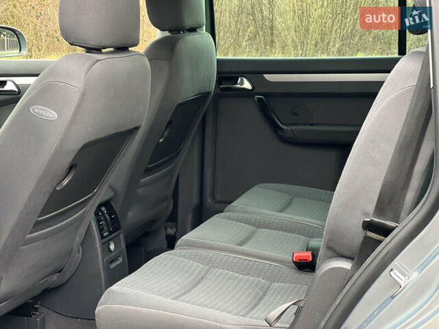 Сірий Фольксваген Туран, об'ємом двигуна 1.6 л та пробігом 173 тис. км за 5900 $, фото 14 на Automoto.ua