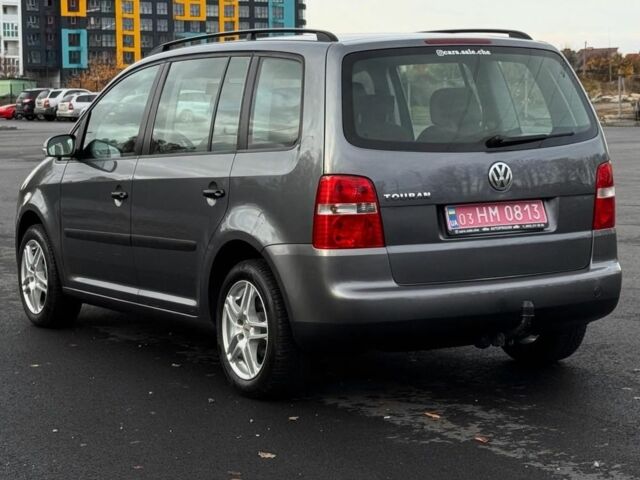 Серый Фольксваген Туран, объемом двигателя 1.6 л и пробегом 223 тыс. км за 6300 $, фото 2 на Automoto.ua
