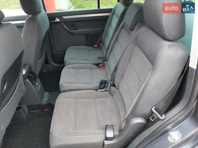 Серый Фольксваген Туран, объемом двигателя 1.97 л и пробегом 320 тыс. км за 6200 $, фото 11 на Automoto.ua