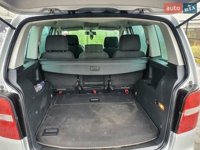 Сірий Фольксваген Туран, об'ємом двигуна 1.6 л та пробігом 270 тис. км за 4700 $, фото 3 на Automoto.ua