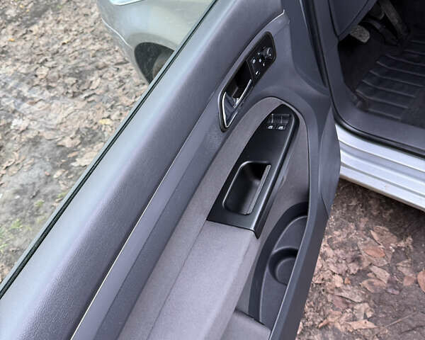 Серый Фольксваген Туран, объемом двигателя 1.6 л и пробегом 213 тыс. км за 6900 $, фото 53 на Automoto.ua