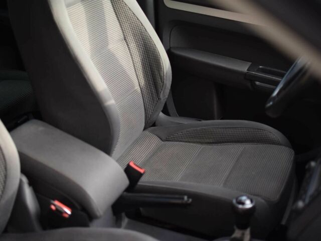 Серый Фольксваген Туран, объемом двигателя 2 л и пробегом 370 тыс. км за 4950 $, фото 12 на Automoto.ua