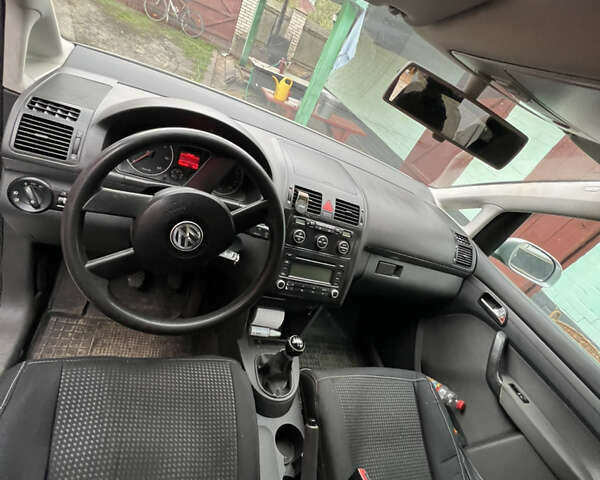 Серый Фольксваген Туран, объемом двигателя 1.9 л и пробегом 306 тыс. км за 5800 $, фото 7 на Automoto.ua