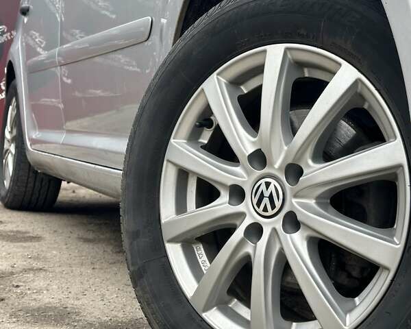 Серый Фольксваген Туран, объемом двигателя 1.6 л и пробегом 338 тыс. км за 5500 $, фото 5 на Automoto.ua