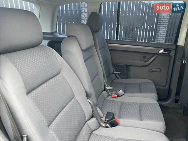 Сірий Фольксваген Туран, об'ємом двигуна 1.6 л та пробігом 226 тис. км за 6300 $, фото 10 на Automoto.ua