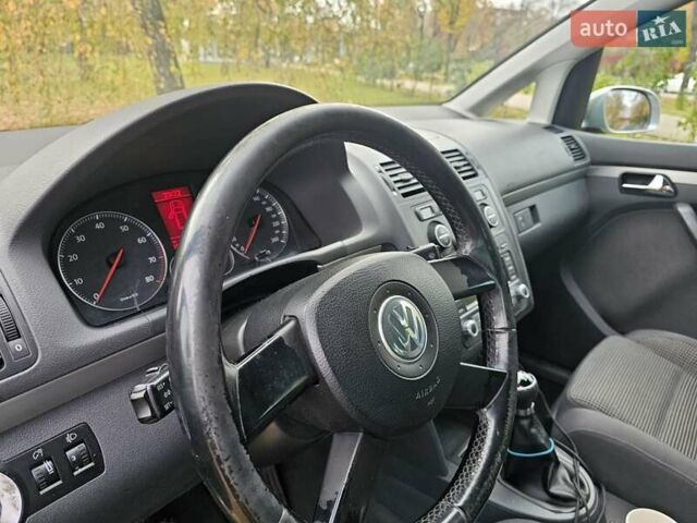 Серый Фольксваген Туран, объемом двигателя 1.6 л и пробегом 280 тыс. км за 5250 $, фото 8 на Automoto.ua