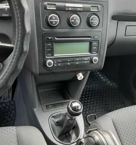 Серый Фольксваген Туран, объемом двигателя 1.6 л и пробегом 225 тыс. км за 5999 $, фото 9 на Automoto.ua