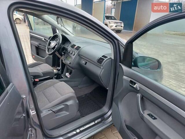 Серый Фольксваген Туран, объемом двигателя 1.97 л и пробегом 320 тыс. км за 6200 $, фото 27 на Automoto.ua