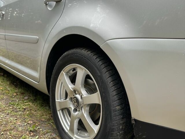 Серый Фольксваген Туран, объемом двигателя 1.6 л и пробегом 2 тыс. км за 6600 $, фото 7 на Automoto.ua