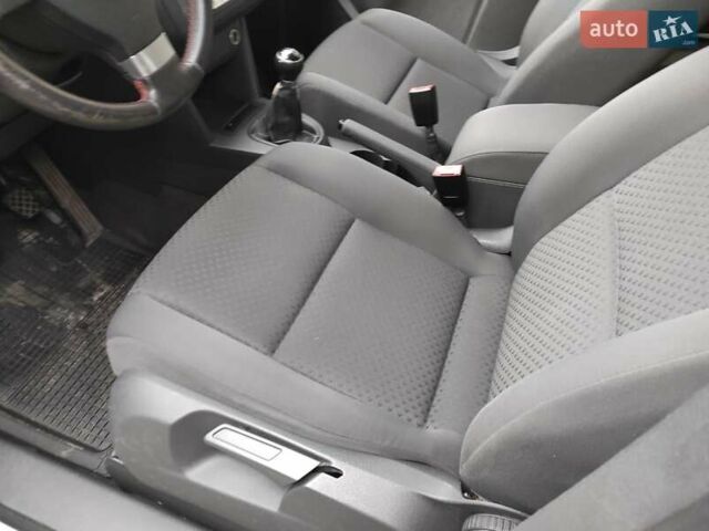 Серый Фольксваген Туран, объемом двигателя 1.6 л и пробегом 220 тыс. км за 5550 $, фото 13 на Automoto.ua