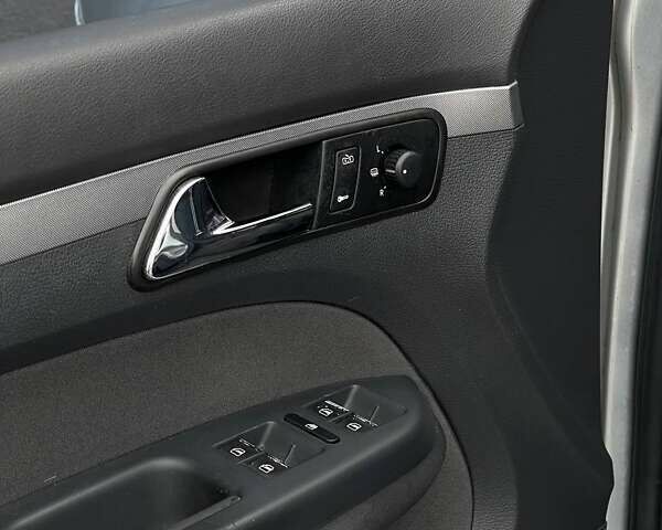 Серый Фольксваген Туран, объемом двигателя 2 л и пробегом 296 тыс. км за 4999 $, фото 24 на Automoto.ua