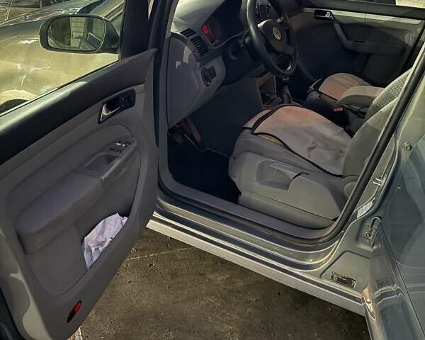 Серый Фольксваген Туран, объемом двигателя 2 л и пробегом 214 тыс. км за 6600 $, фото 37 на Automoto.ua