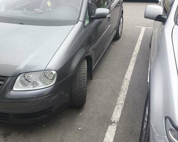 Серый Фольксваген Туран, объемом двигателя 1.6 л и пробегом 250 тыс. км за 6300 $, фото 6 на Automoto.ua