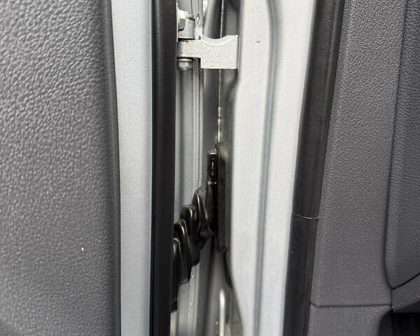 Серый Фольксваген Туран, объемом двигателя 1.6 л и пробегом 213 тыс. км за 6900 $, фото 33 на Automoto.ua