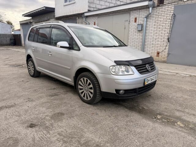 Серый Фольксваген Туран, объемом двигателя 1.6 л и пробегом 261 тыс. км за 5000 $, фото 2 на Automoto.ua