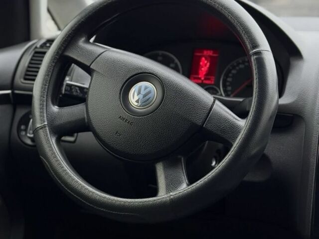 Серый Фольксваген Туран, объемом двигателя 2 л и пробегом 300 тыс. км за 7500 $, фото 8 на Automoto.ua