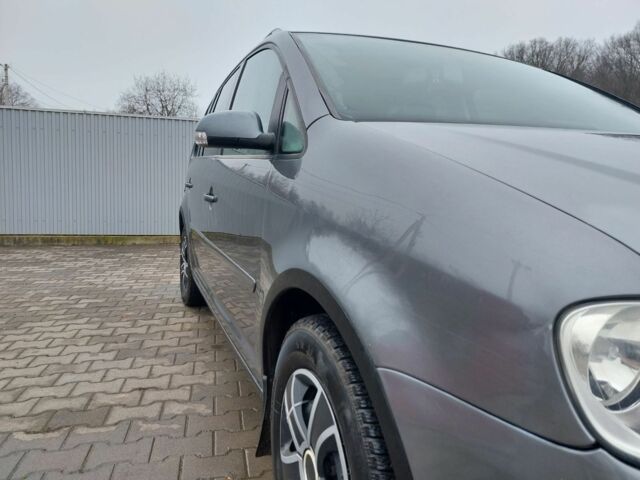 Серый Фольксваген Туран, объемом двигателя 2 л и пробегом 320 тыс. км за 6200 $, фото 5 на Automoto.ua