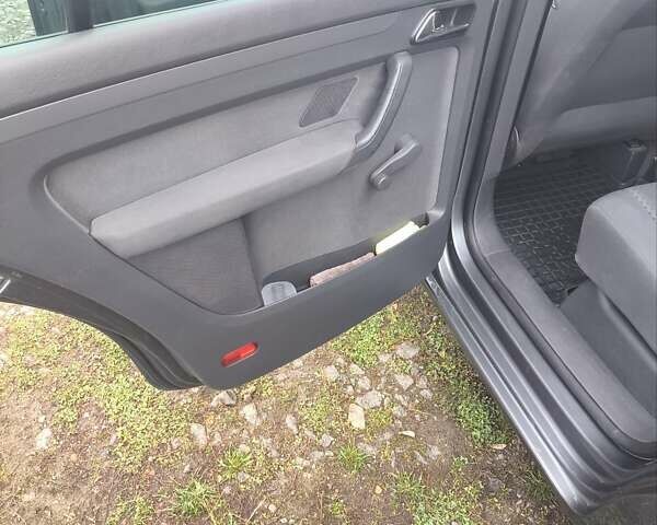 Серый Фольксваген Туран, объемом двигателя 1.6 л и пробегом 250 тыс. км за 6300 $, фото 8 на Automoto.ua