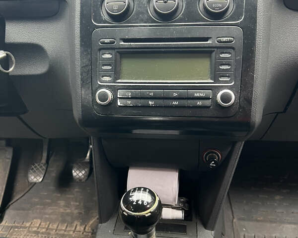 Серый Фольксваген Туран, объемом двигателя 1.9 л и пробегом 306 тыс. км за 5800 $, фото 15 на Automoto.ua