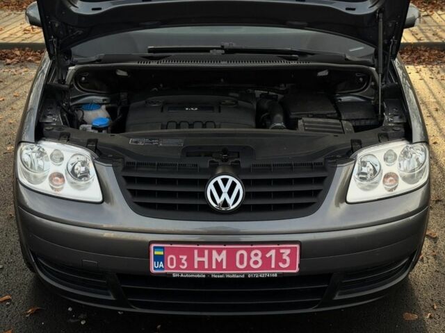 Серый Фольксваген Туран, объемом двигателя 1.6 л и пробегом 223 тыс. км за 6300 $, фото 17 на Automoto.ua