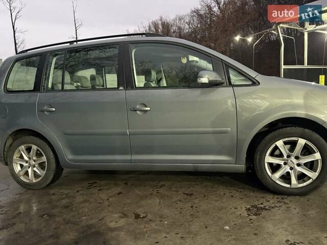 Серый Фольксваген Туран, объемом двигателя 2 л и пробегом 214 тыс. км за 6600 $, фото 62 на Automoto.ua