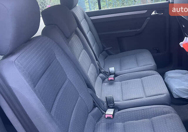 Серый Фольксваген Туран, объемом двигателя 1.9 л и пробегом 295 тыс. км за 5700 $, фото 27 на Automoto.ua