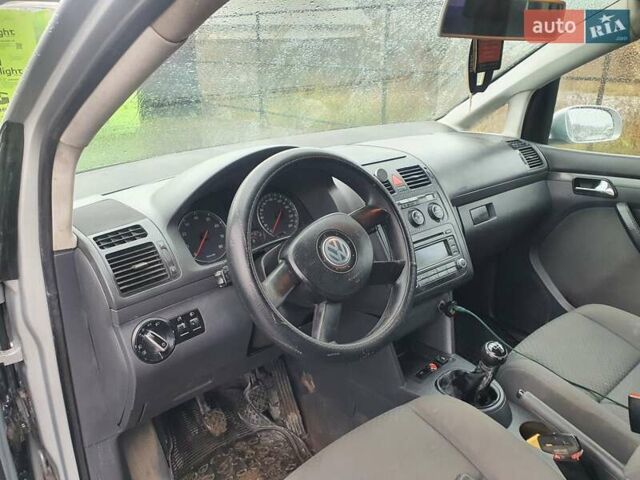 Сірий Фольксваген Туран, об'ємом двигуна 1.6 л та пробігом 270 тис. км за 4700 $, фото 2 на Automoto.ua