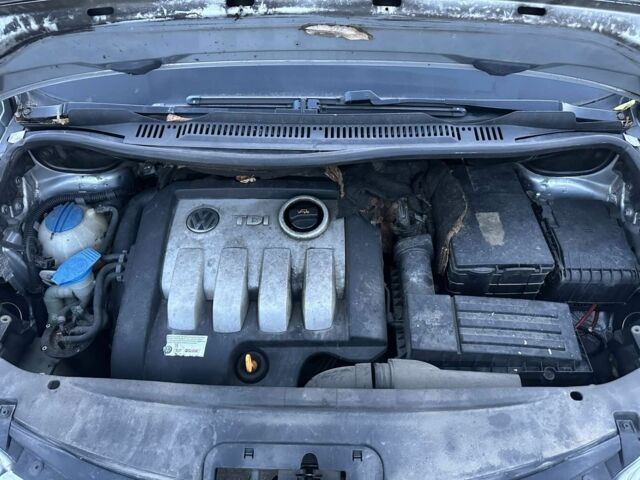 Серый Фольксваген Туран, объемом двигателя 0 л и пробегом 330 тыс. км за 1800 $, фото 13 на Automoto.ua