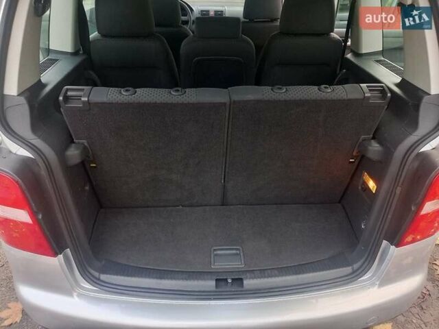 Серый Фольксваген Туран, объемом двигателя 1.6 л и пробегом 230 тыс. км за 5995 $, фото 18 на Automoto.ua