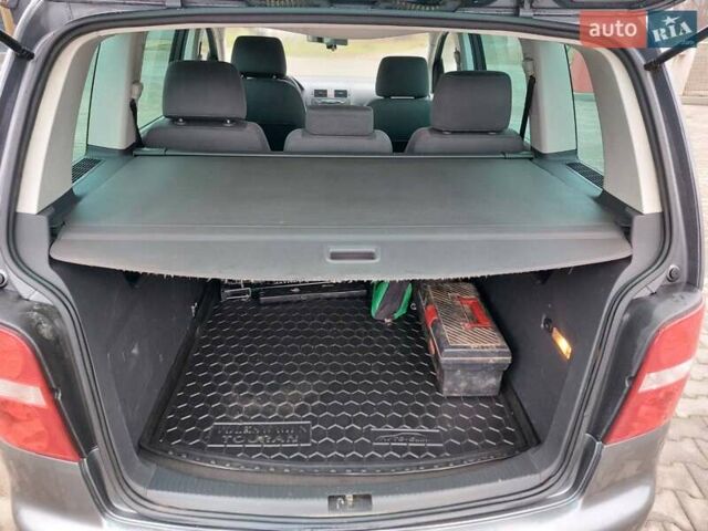 Серый Фольксваген Туран, объемом двигателя 1.97 л и пробегом 320 тыс. км за 6200 $, фото 26 на Automoto.ua