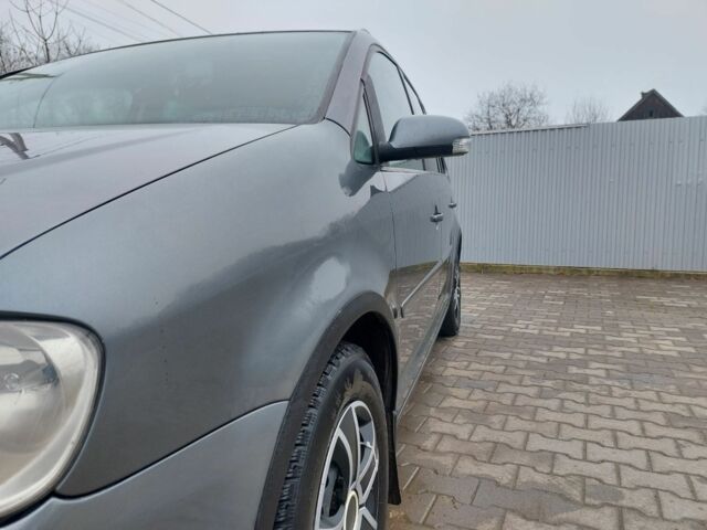 Серый Фольксваген Туран, объемом двигателя 2 л и пробегом 320 тыс. км за 6200 $, фото 3 на Automoto.ua