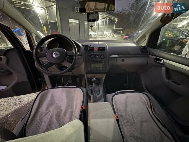 Серый Фольксваген Туран, объемом двигателя 2 л и пробегом 214 тыс. км за 6600 $, фото 25 на Automoto.ua